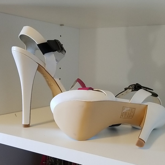 Platform heeled sandal - Picture 2 of 3